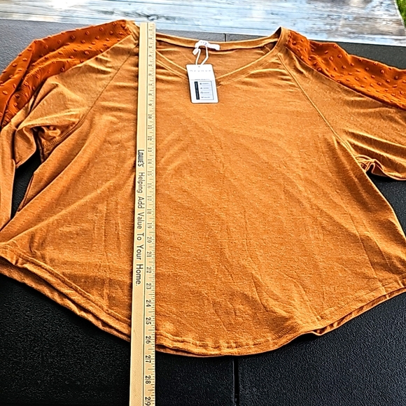 Beyove Top - Picture 13 of 13